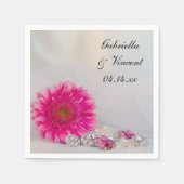 Roze Gerber Daisy en Diamond Buttonnen Bruiloft Servetten (Voorkant)