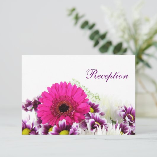 roze Gerber Daisy en Paarse bruiloft Informatiekaartje (Staand voorkant)