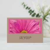 Roze Gerber Daisy Flower Wedding RSVP Kaart (Staand voorkant)