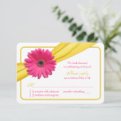 Roze Gerber Daisy Gele Lint Bruiloft RSVP Kaartje (Staand voorkant)