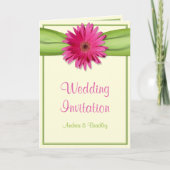 Roze Gerber Daisy Green Ribbon Wedding Uitnodiging (Voorkant)