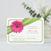 Roze Gerber Daisy Groene Lint Trouw RSVP (Staand voorkant)