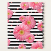 Roze Gerbera-bloemen op zwarte en witte strepen Planner (Achterkant)
