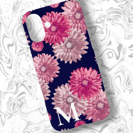 Roze Gerbera Daisy Bloemen op Donkerblauwe Bloemen iPhone 16 Plus Hoesje