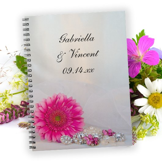 Roze Gerbera Daisy en Diamond Buttonnen Wedding Notitieboek