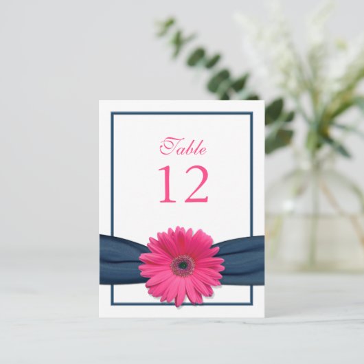 Roze Gerbera Daisy Navy Ribbon Tafelnummer Kaart (Staand voorkant)