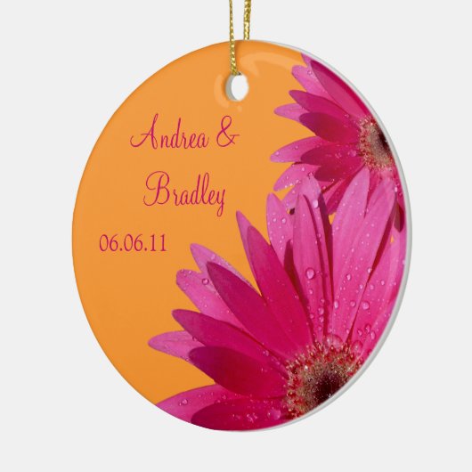 Roze Gerbera Daisy Oranje bruiloft of Jubileum Keramisch Ornament (Links)
