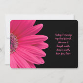 Roze Gerbera Daisy over uitnodiging voor een zwart (Achterkant)