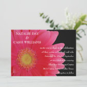 Roze Gerbera Daisy Wedding Invitation Kaart (Staand voorkant)