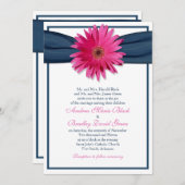 Roze Gerbera met Navy Blue Ribbon Invitation Kaart (Voorkant / Achterkant)