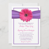 Roze Gerbera met uitnodiging van het Paarse Satin  (Voorkant)