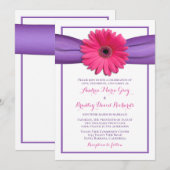 Roze Gerbera met uitnodiging van het Paarse Satin (Voorkant / Achterkant)