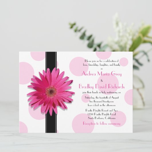 Roze Gerbera Polka Dot Wedding Uitnodiging (Staand voorkant)