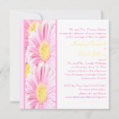 Roze Gerbera's op witte bruiloft uitnodiging (vier (Achterkant)