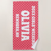 Roze geruit Meisjes Weekend Gepersonaliseerde Naam Strandlaken (Voorkant)