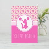 Roze Geruite Diamanten Cheer/Pom Party Uitnodiging (Staand voorkant)