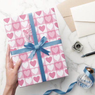 Roze geruite harten inpakpapier
