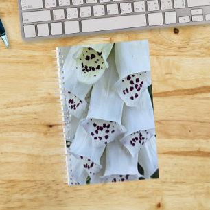 Roze gespikkelde witte vingerhoedskruid bloem notitieboek