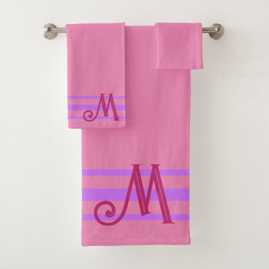 Roze Gestreepte Custom Monogram Badhanddoek Set Bad Handdoek (Insitu)