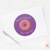 Roze gestrooide donut boekenplaat ronde sticker (Envelop)