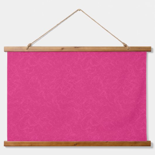 Roze gestructureerd oppervlak met subtiel draaiend hangend wandkleed (Voorkant)