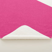 Roze gestructureerd oppervlak met subtiel draaiend sherpa deken (3/4)