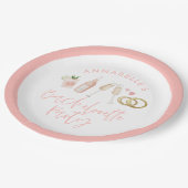 Roze gierig modern cocktailscript bachelorette papieren bordje (Gekanteld)