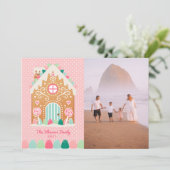 Roze Gingerbread House Foto Kerst Kaart (Staand voorkant)
