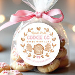 Roze Gingerbread Kerstkoekjes uitwisseling Ronde Sticker<br><div class="desc">Schattigee peperkoek kerstkoekjes ruilen ronde Sticker. Personaliseer de tekst eenvoudig. - Kate Eden Art.</div>