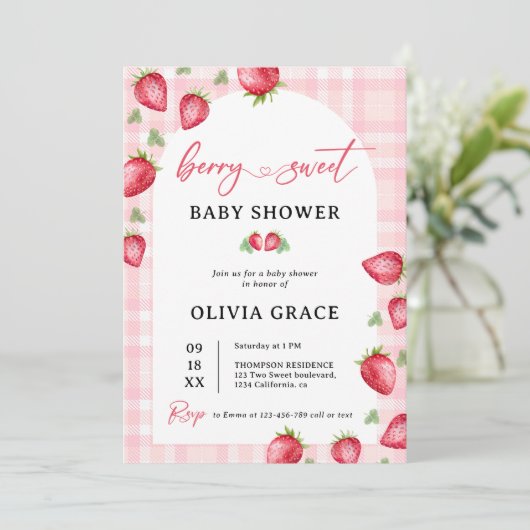 Roze Gingham Aardbei Baby Shower Feest Kaart (Staand voorkant)
