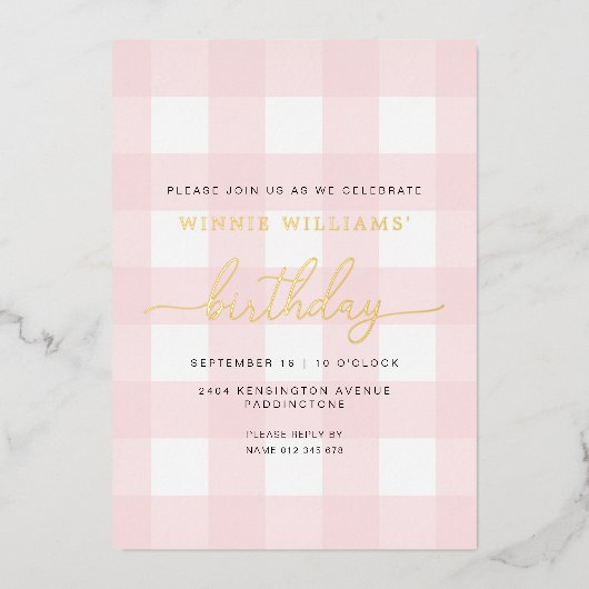 Roze Gingham Birthday Gold Foil Uitnodiging (Voorkant)