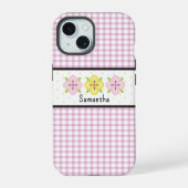 Roze Gingham Bloemen Monogram iPhone 15 Case (Achterkant)