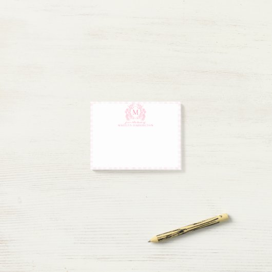 Roze Gingham Bloemenkroon Monogram Post-it® Notes (Op bureau)