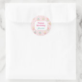 Roze Gingham Cupcake Aangepaste verjaardag Ronde Sticker (Tas)