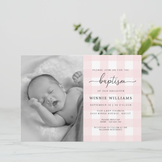 Roze Gingham Foto Baptisme Invitation Kaart (Staand voorkant)