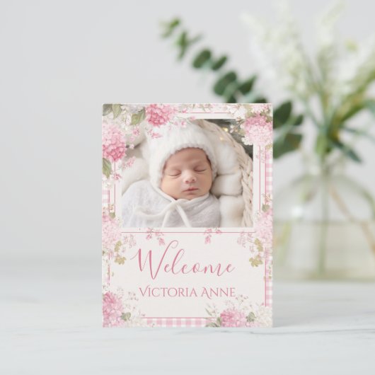 Roze Gingham Foto Vintage Hydrangea Geboorte Aankondigingskaart (Staand voorkant)