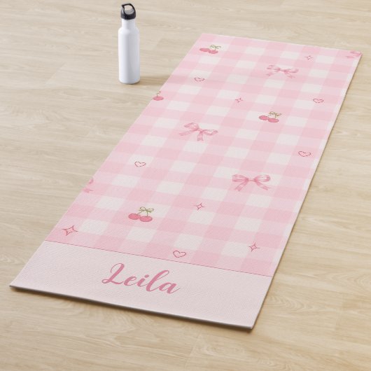 Roze Gingham Kersenboog Script Naam Design Yogamat (In situ)