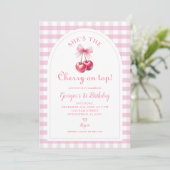 Roze Gingham met Bow She's Cherry op Top Birthday Kaart (Staand voorkant)