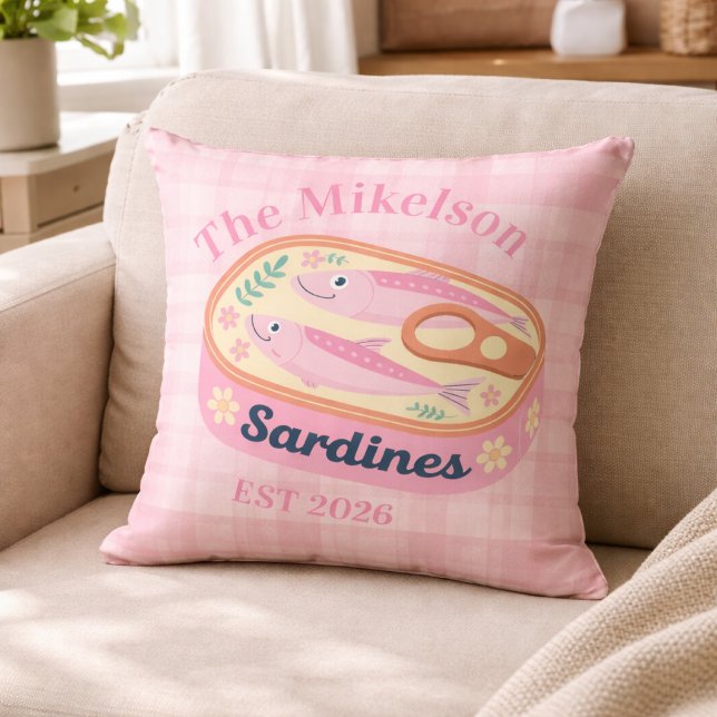 Roze Gingham Sardines Aangepaste Familienaam Kussen (Creator heeft geüpload)