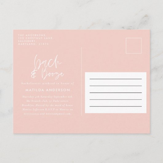 roze girly bach & booze bachelorette weekend chic uitnodiging briefkaart (Achterkant)