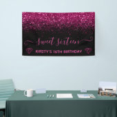 Roze glamour glitter op zwarte Sweet 16 Spandoek (Beurs)