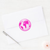 Roze glanzend Wereldbol Ronde Sticker (Envelop)