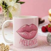 Roze glanzende lippen gevormd gepersonaliseerd koffiemok