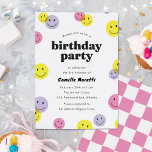 Roze Glimlachende Happy Face Kids Verjaardagsfeest Kaart<br><div class="desc">Een leuke en heldere verjaardagsfeestuitnodiging voor kinderen met gele,  roze en licht paarse lachende gezichtsiconen. De achterkant van de kaart heeft een roze en wit geruit patroon dat past bij de retro-vibe.</div>