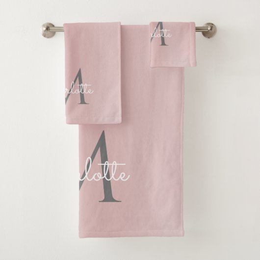 Roze Glitter Drift Monogram Elegant Girly Script Bad Handdoek (Insitu)