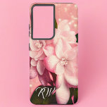 Roze Glitter Gardenia Monogram Samsung Galaxy Hoesje<br><div class="desc">Fijne roze gardenias licht gestoffeerd met glitter op een roze achtergrond. Je initialen boven een van de bladeren.</div>