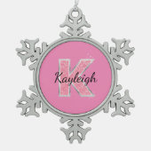 Roze Glitter letter K Tin Sneeuwvlok Ornament (Voorkant)
