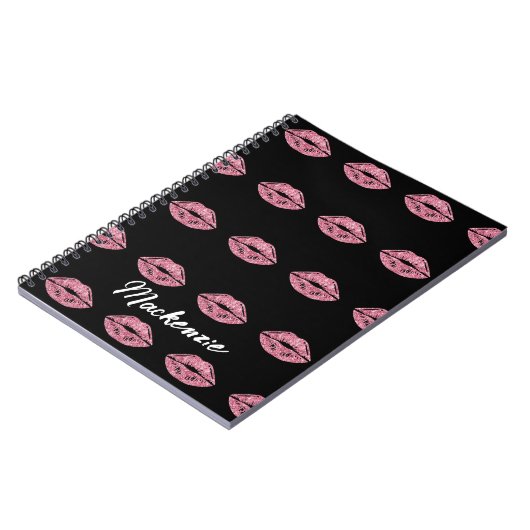 Roze Glitter Lips met aangepaste naam op zwart Notitieboek (Linkerzijde)