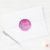 Roze Glitter Ombre 60 en Sassy 60e Verjaardag Ronde Sticker (Envelop)