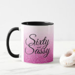 Roze Glitter Ombre 60 en Sassy 60th Birthday Mok<br><div class="desc">Het vieren van het 60-jarig worden in stijl met dit moderne 60ste verjaardagsontwerp op een roze glitter ombre achtergrond, een chic 60ste verjaardagscadeau mok die je eenvoudig kunt personaliseren. De woorden zestig en assy worden geplaatst gebruikend modern manuscript. Neem contact met ons op via onze winkel als je hulp of...</div>